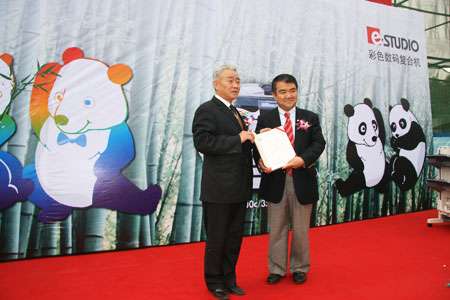 投身社會(huì )公益活動(dòng)，東芝連續四次獲得光明公益獎